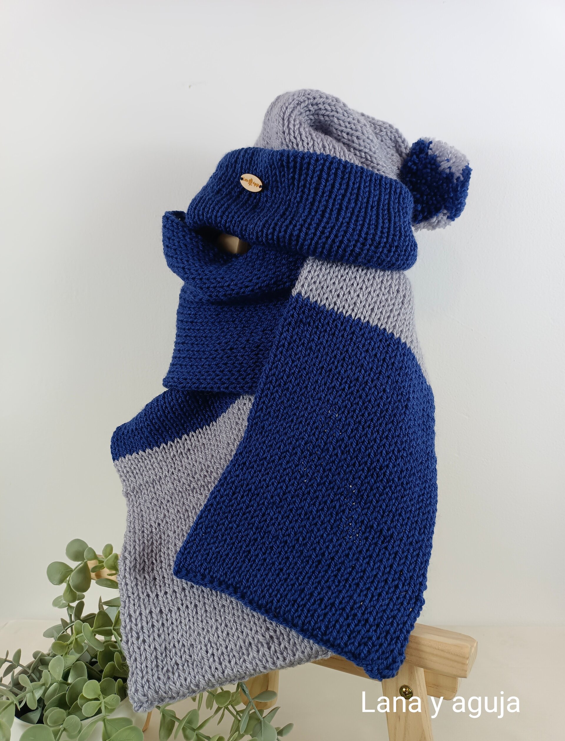 Conjunto de gorro y bufanda, unisex, tejida a mano. - 7