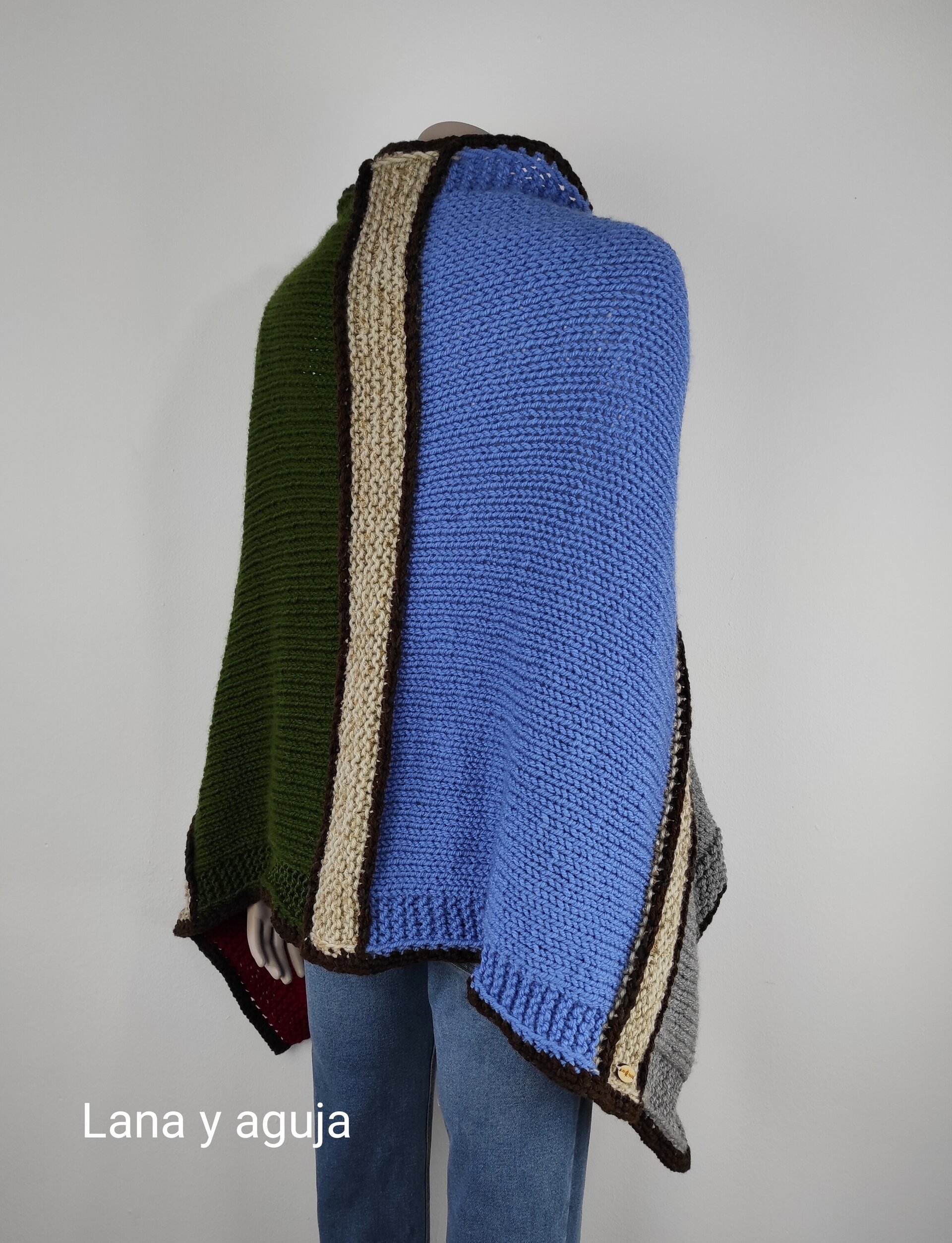Poncho de lana, chal mujer para estar en casa, ropa mujer. - 4