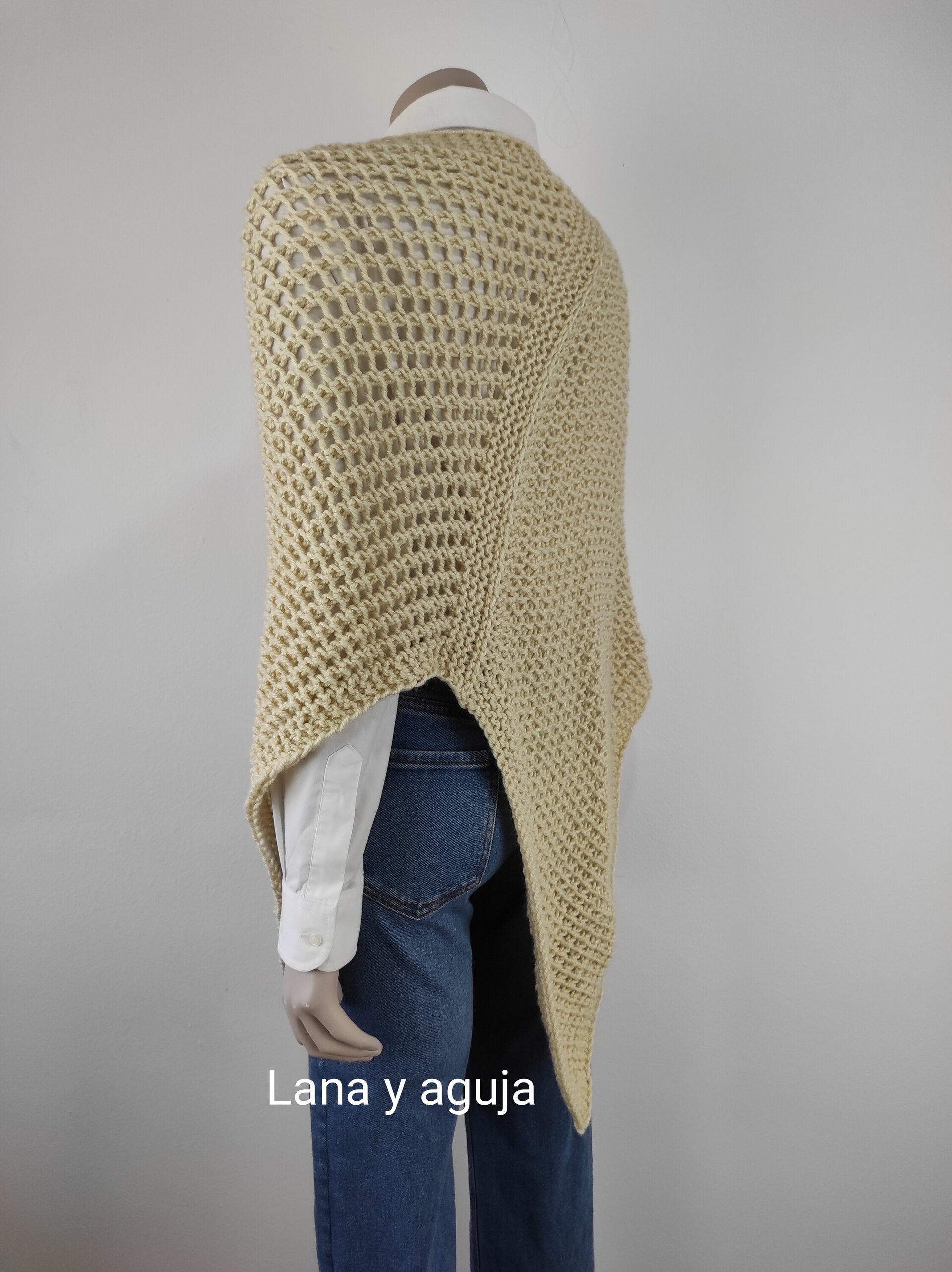 Poncho de lana para mujer, tejido a mano, Chal de lana color beige. - 4