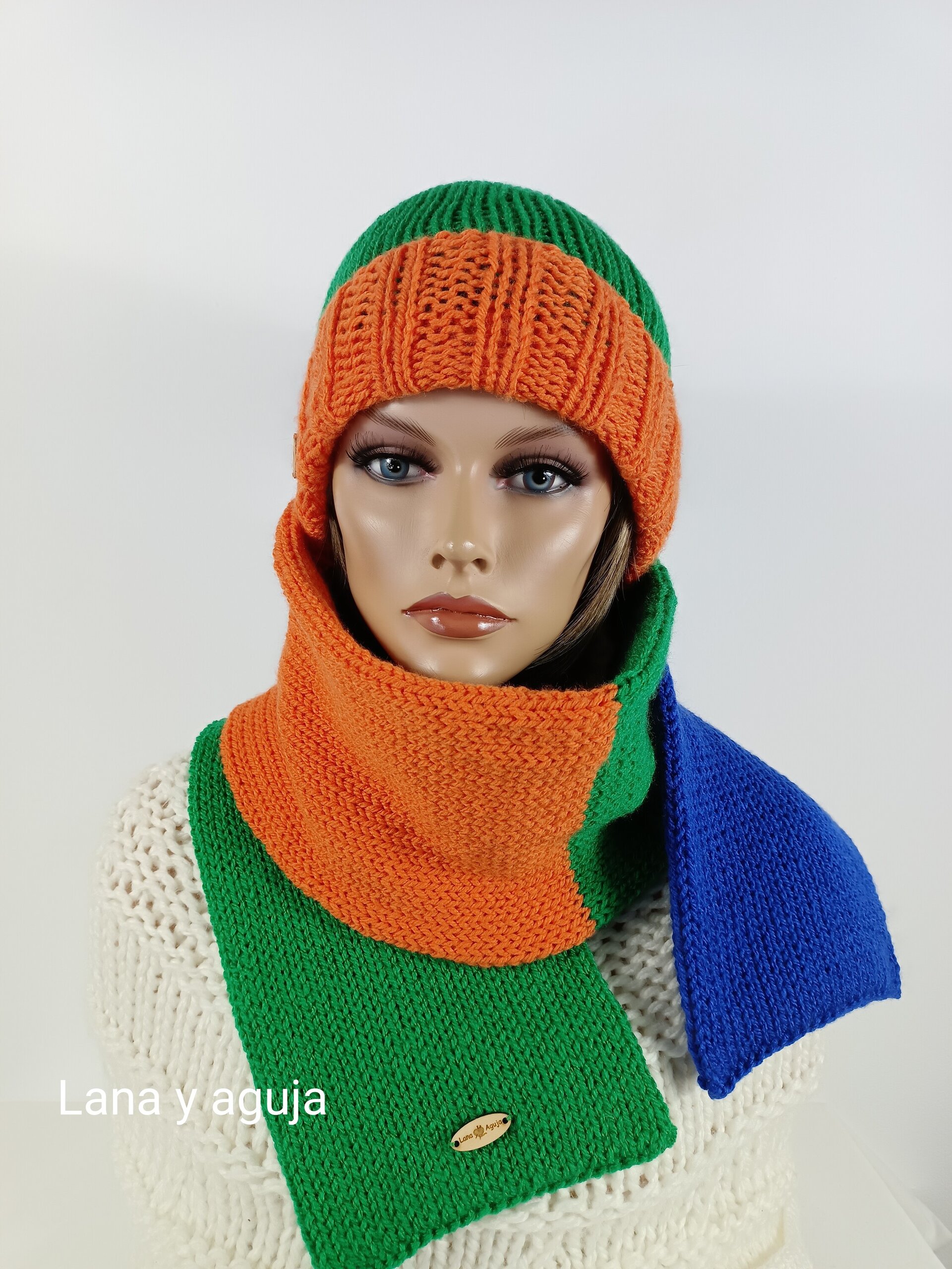 Conjunto de gorro y bufanda, tejida a mano, multicolor. - 3