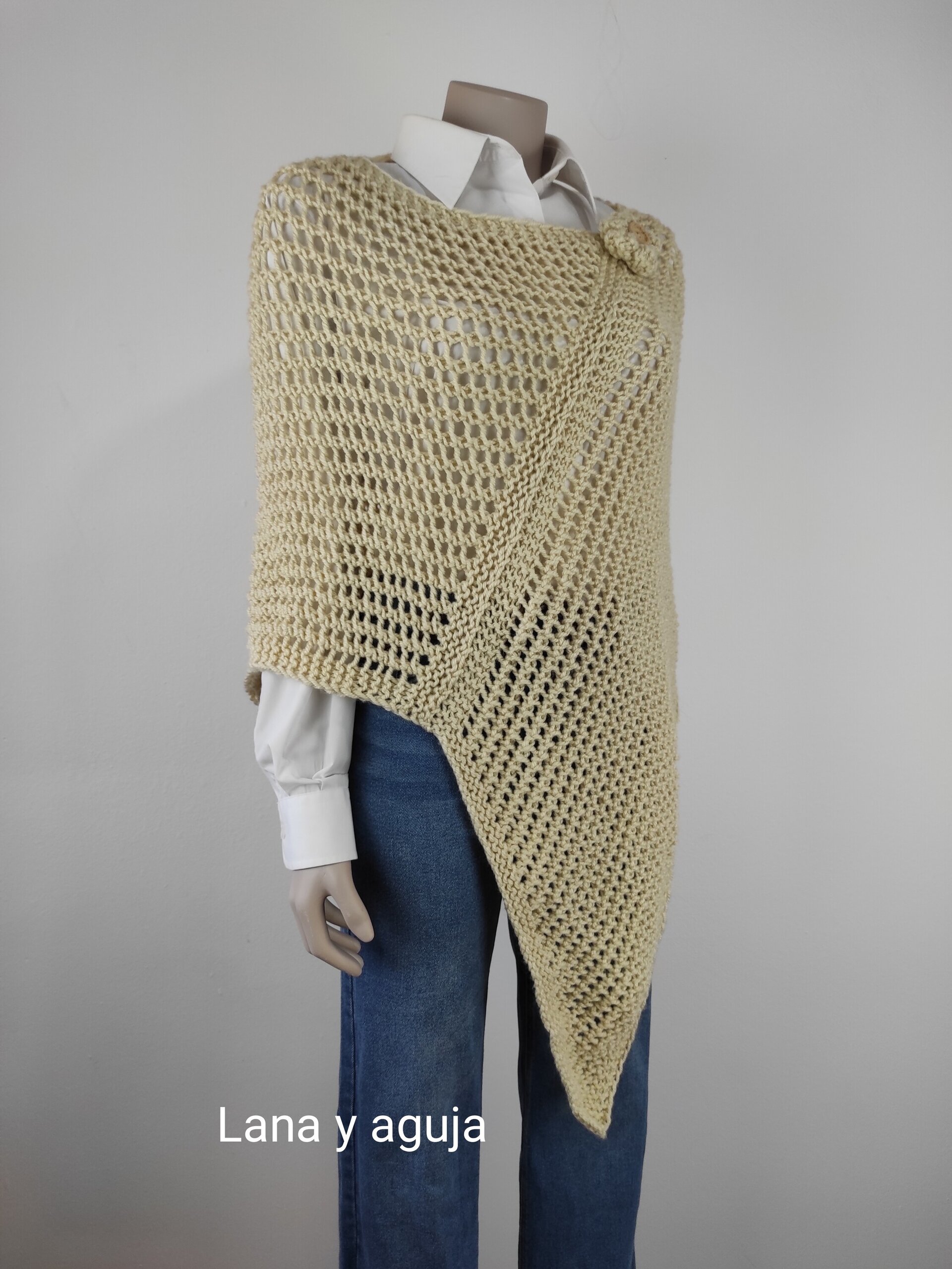 Poncho de lana para mujer, tejido a mano, Chal de lana color beige. - 2